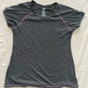 Gently used Women’s size medium Avia workout tee.